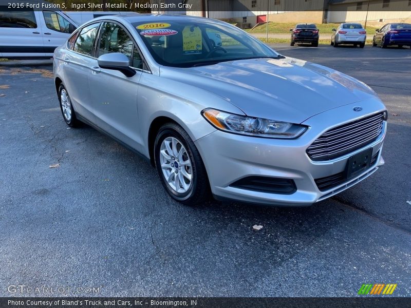 Ingot Silver Metallic / Medium Earth Gray 2016 Ford Fusion S