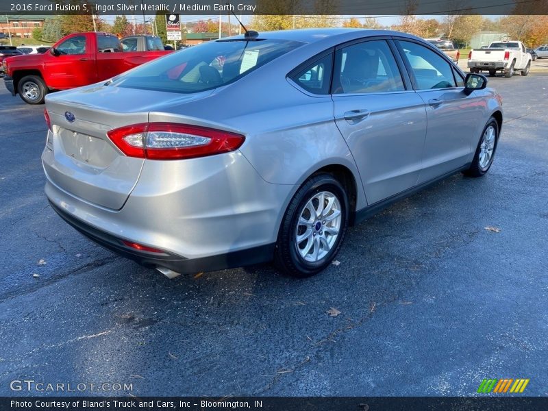 Ingot Silver Metallic / Medium Earth Gray 2016 Ford Fusion S