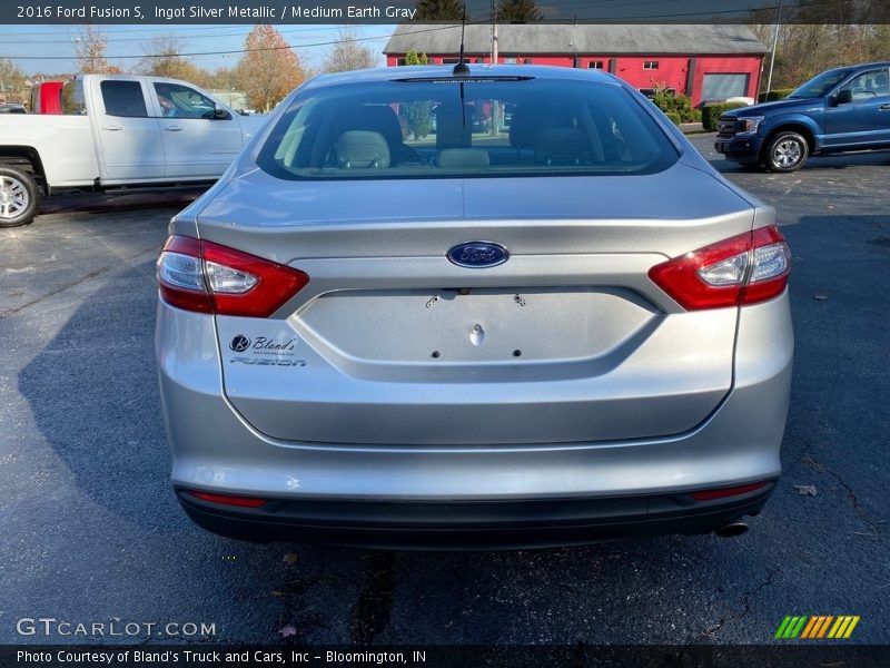 Ingot Silver Metallic / Medium Earth Gray 2016 Ford Fusion S