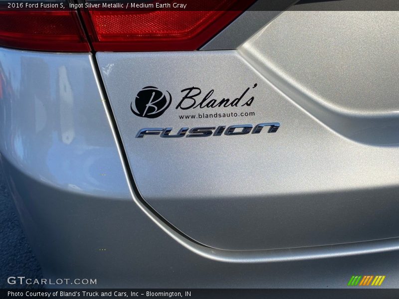 Ingot Silver Metallic / Medium Earth Gray 2016 Ford Fusion S