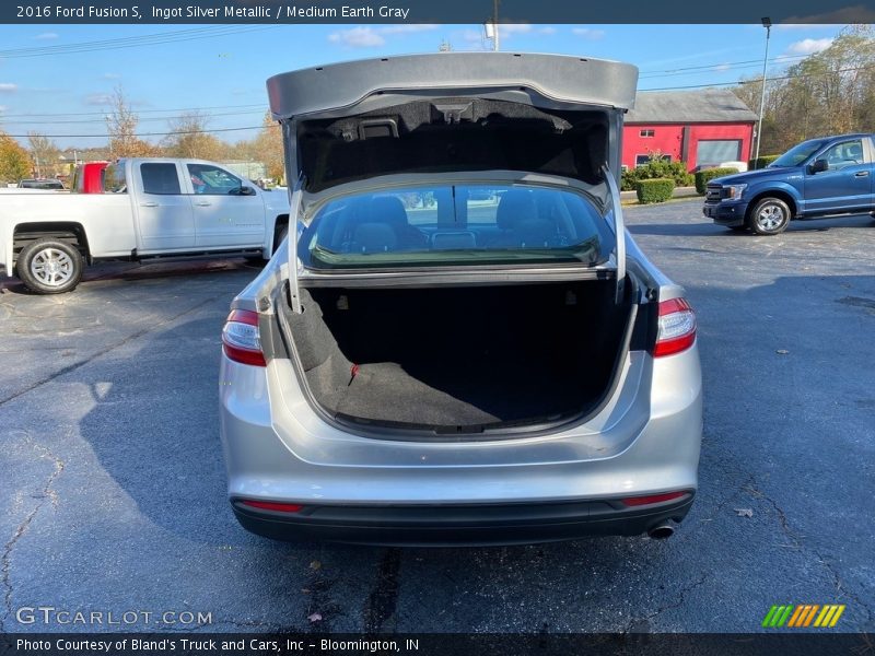 Ingot Silver Metallic / Medium Earth Gray 2016 Ford Fusion S
