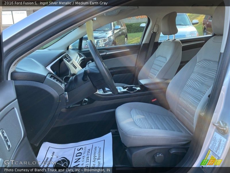 Ingot Silver Metallic / Medium Earth Gray 2016 Ford Fusion S