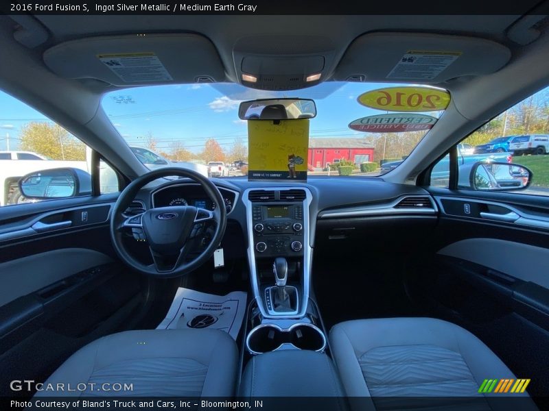 Ingot Silver Metallic / Medium Earth Gray 2016 Ford Fusion S