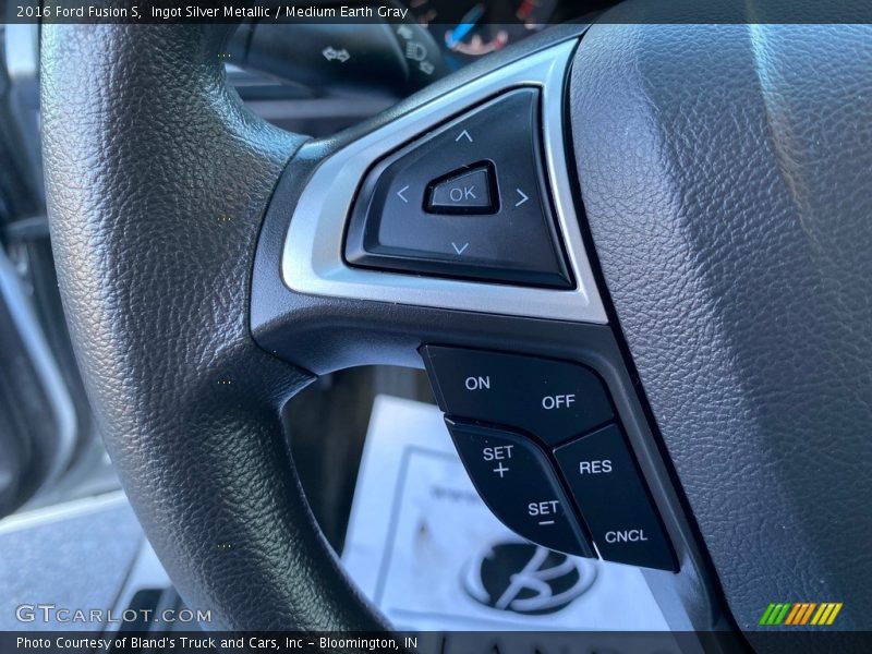 Ingot Silver Metallic / Medium Earth Gray 2016 Ford Fusion S