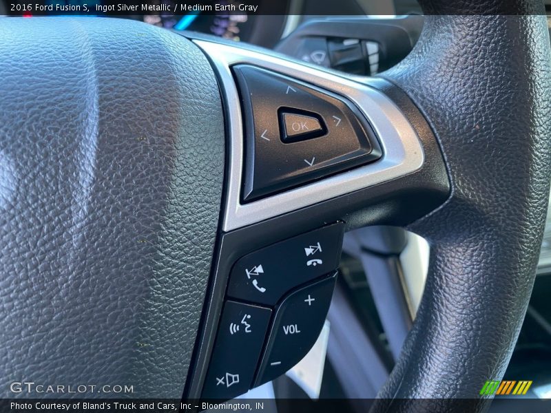 Ingot Silver Metallic / Medium Earth Gray 2016 Ford Fusion S