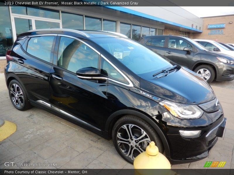 Front 3/4 View of 2019 Bolt EV Premier