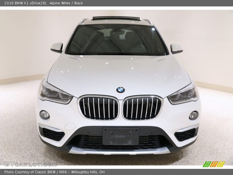 Alpine White / Black 2016 BMW X1 xDrive28i