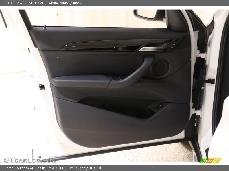 Alpine White / Black 2016 BMW X1 xDrive28i