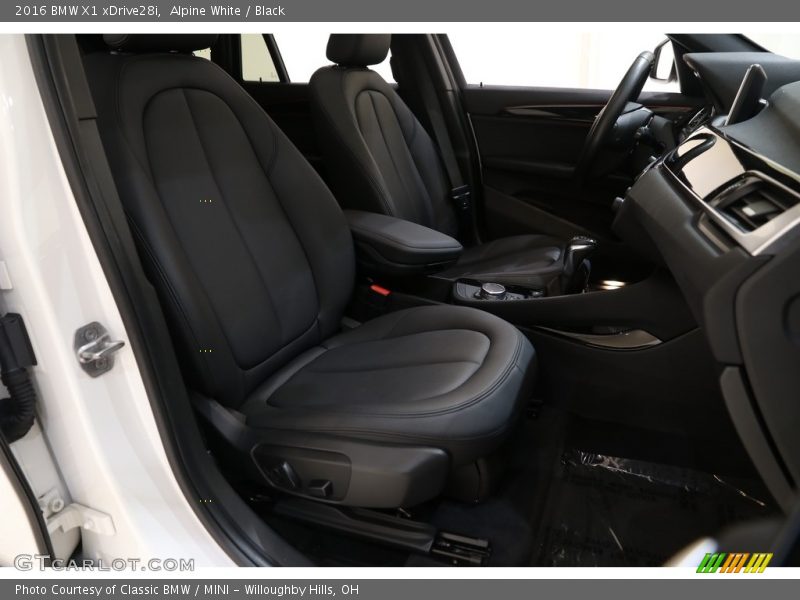 Alpine White / Black 2016 BMW X1 xDrive28i