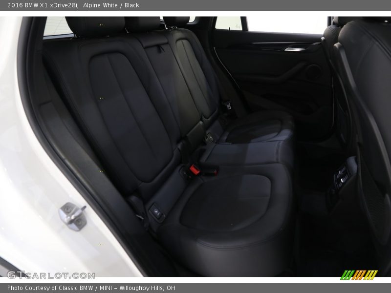Alpine White / Black 2016 BMW X1 xDrive28i