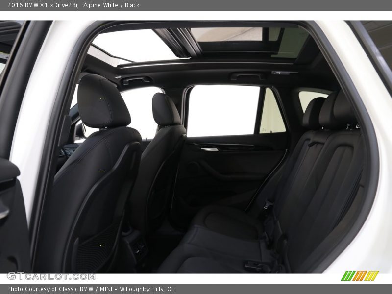Alpine White / Black 2016 BMW X1 xDrive28i