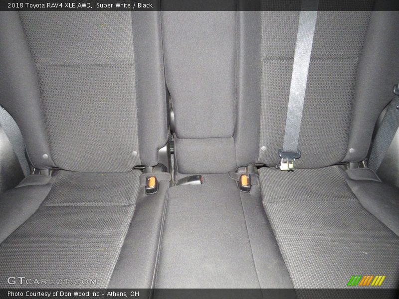 Super White / Black 2018 Toyota RAV4 XLE AWD
