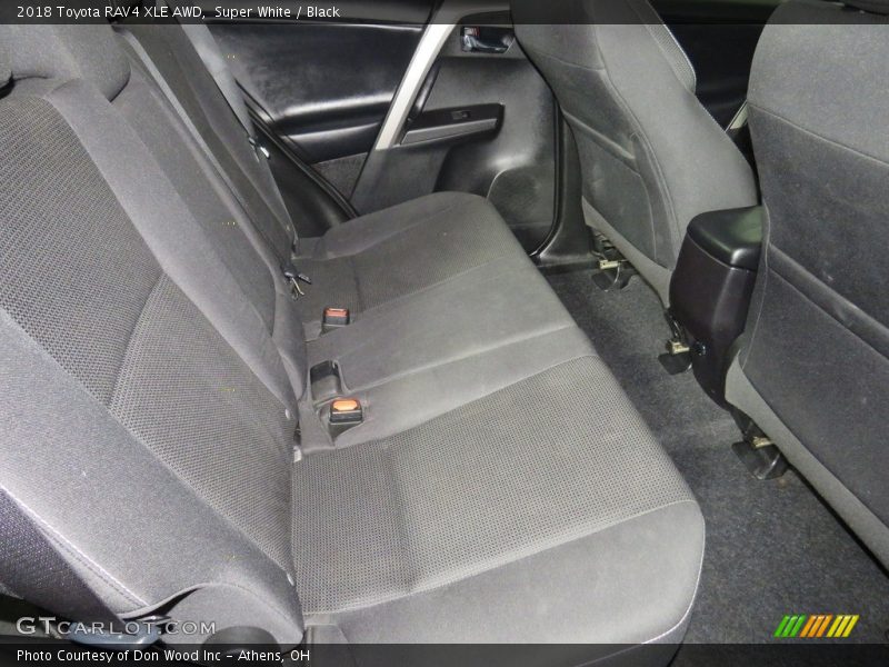 Super White / Black 2018 Toyota RAV4 XLE AWD