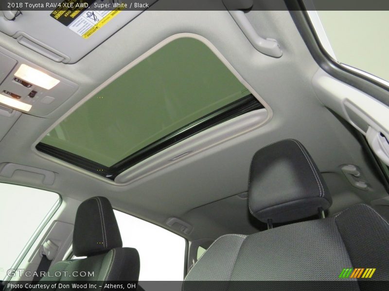 Super White / Black 2018 Toyota RAV4 XLE AWD
