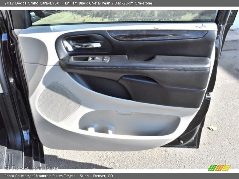 Brilliant Black Crystal Pearl / Black/Light Graystone 2012 Dodge Grand Caravan SXT