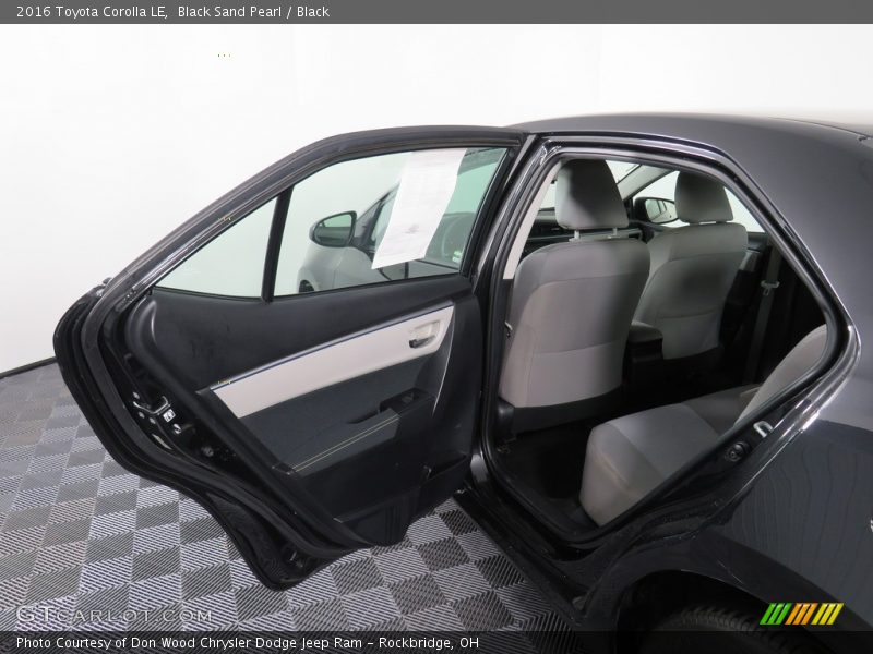 Black Sand Pearl / Black 2016 Toyota Corolla LE