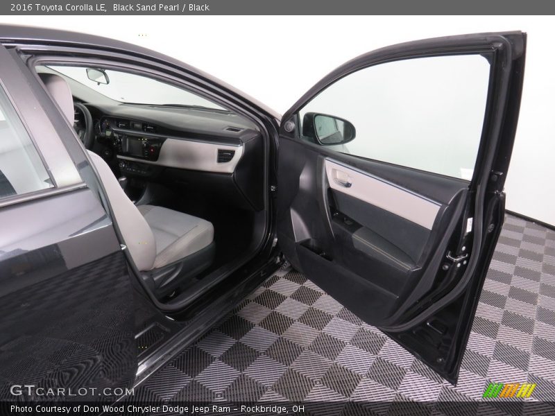 Black Sand Pearl / Black 2016 Toyota Corolla LE