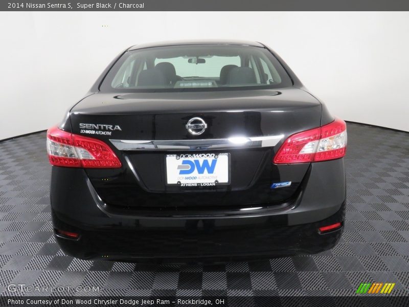Super Black / Charcoal 2014 Nissan Sentra S