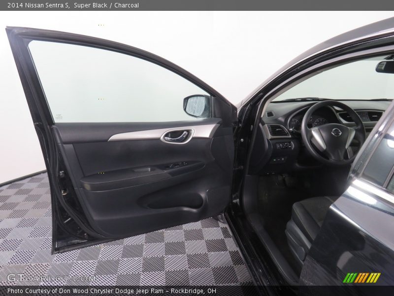 Super Black / Charcoal 2014 Nissan Sentra S