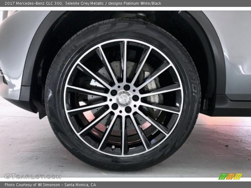 Selenite Grey Metallic / designo Platinum White/Black 2017 Mercedes-Benz GLC 300