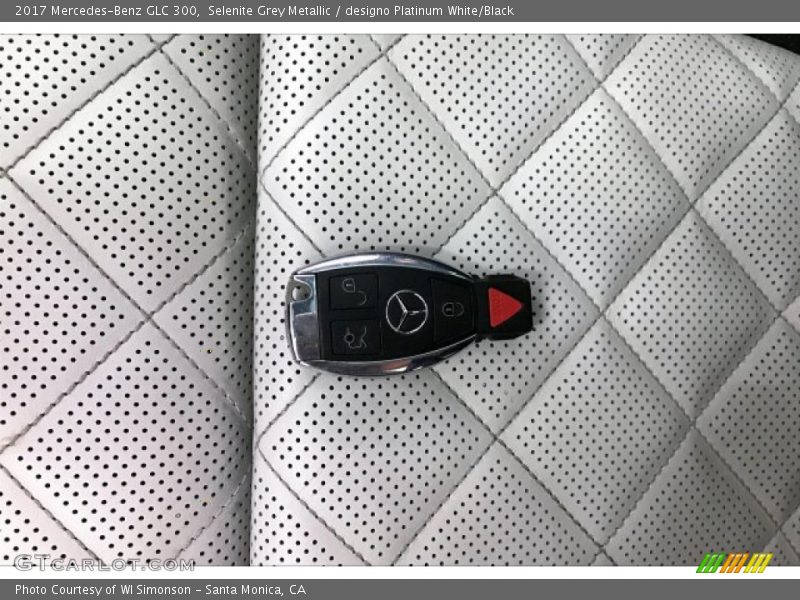 Selenite Grey Metallic / designo Platinum White/Black 2017 Mercedes-Benz GLC 300