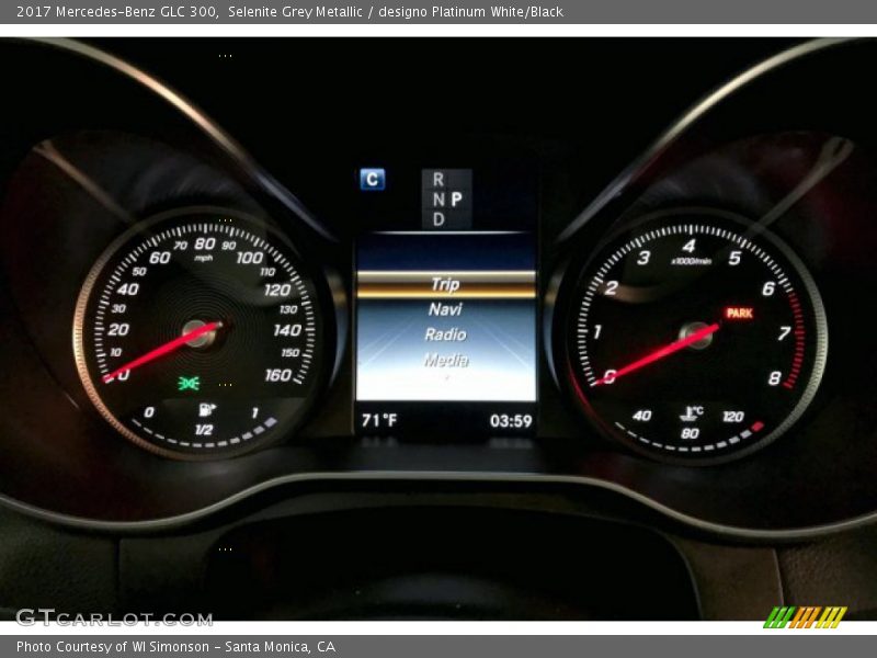 Selenite Grey Metallic / designo Platinum White/Black 2017 Mercedes-Benz GLC 300