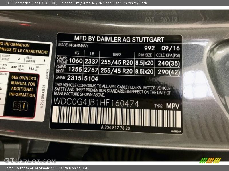 Selenite Grey Metallic / designo Platinum White/Black 2017 Mercedes-Benz GLC 300