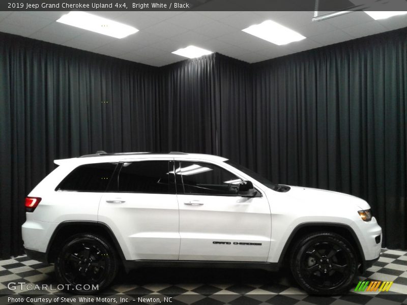 Bright White / Black 2019 Jeep Grand Cherokee Upland 4x4