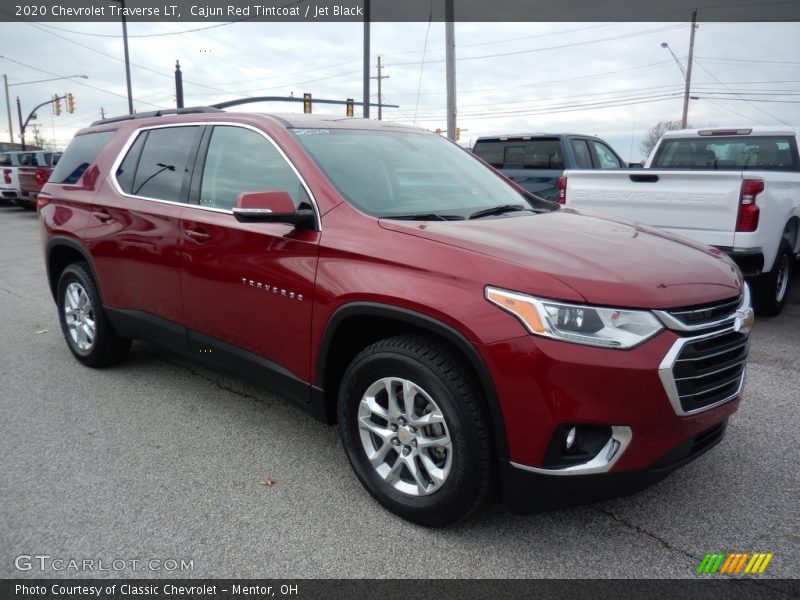 Front 3/4 View of 2020 Traverse LT