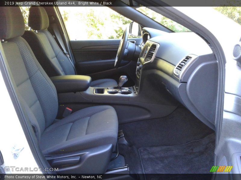 Bright White / Black 2019 Jeep Grand Cherokee Upland 4x4