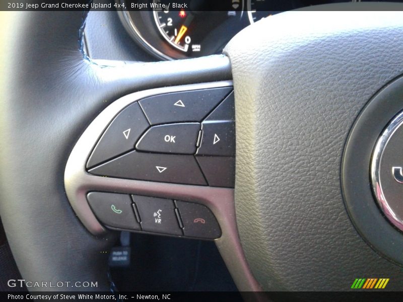 Bright White / Black 2019 Jeep Grand Cherokee Upland 4x4