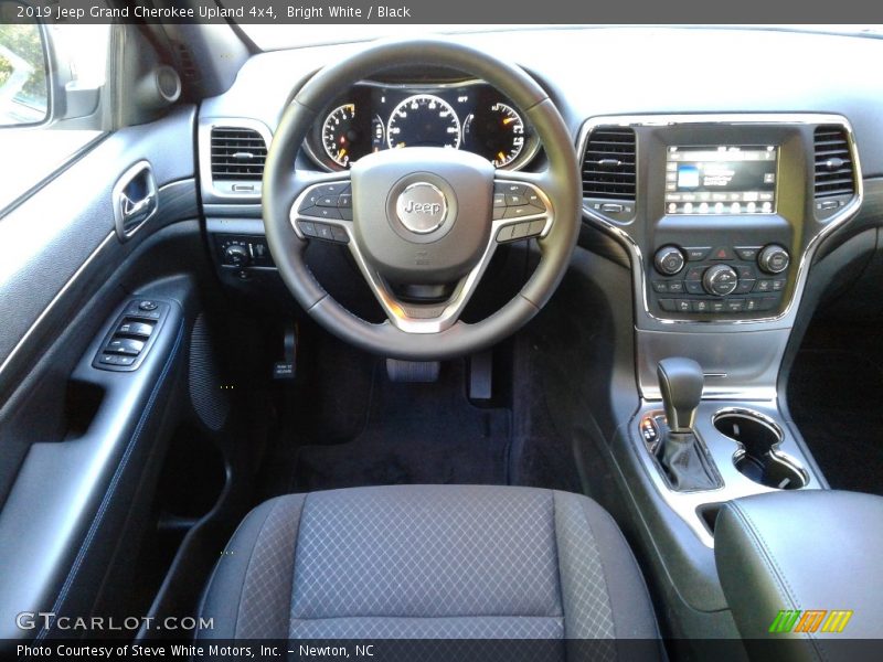 Bright White / Black 2019 Jeep Grand Cherokee Upland 4x4