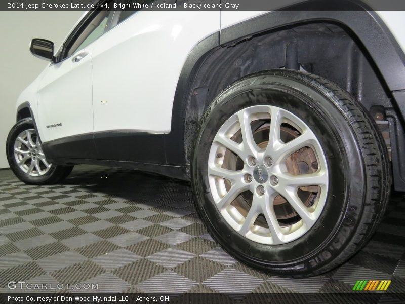 Bright White / Iceland - Black/Iceland Gray 2014 Jeep Cherokee Latitude 4x4