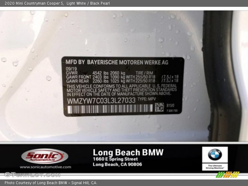 Light White / Black Pearl 2020 Mini Countryman Cooper S