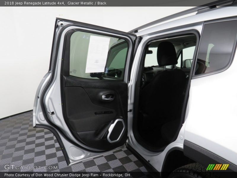 Glacier Metallic / Black 2018 Jeep Renegade Latitude 4x4