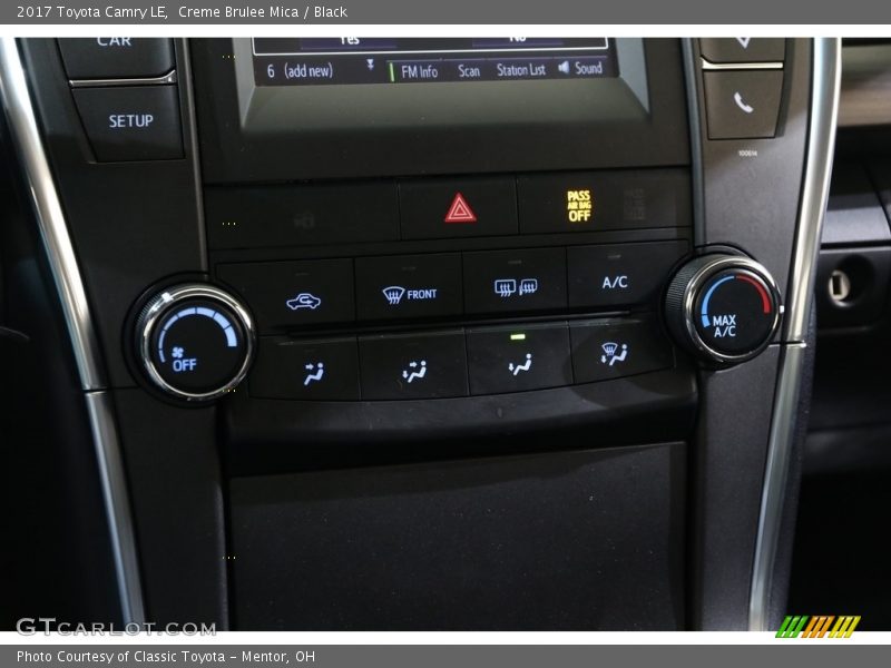 Creme Brulee Mica / Black 2017 Toyota Camry LE