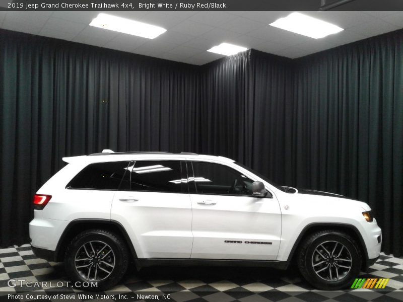 Bright White / Ruby Red/Black 2019 Jeep Grand Cherokee Trailhawk 4x4