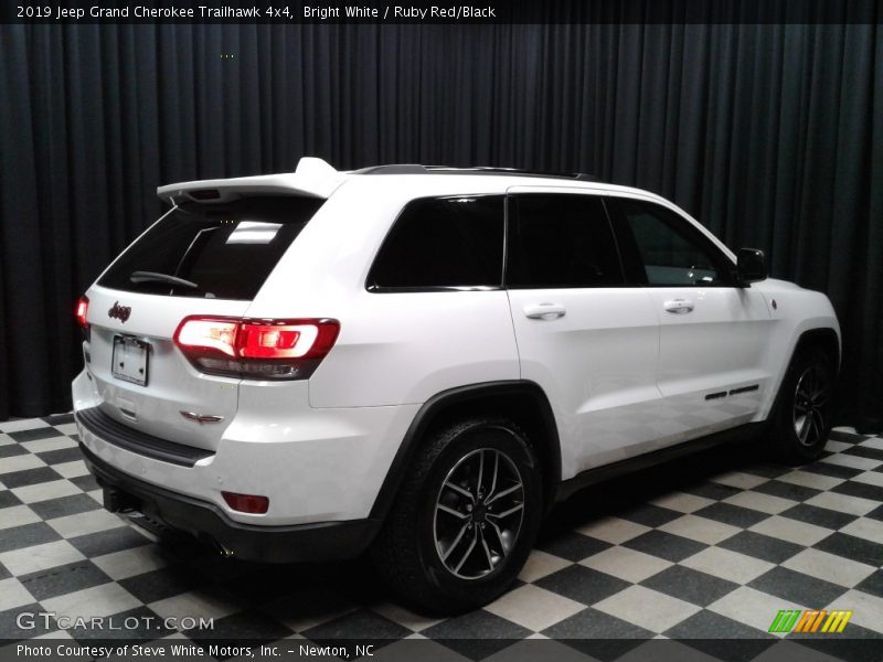Bright White / Ruby Red/Black 2019 Jeep Grand Cherokee Trailhawk 4x4