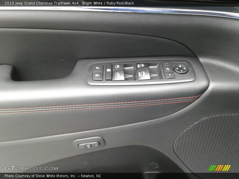 Bright White / Ruby Red/Black 2019 Jeep Grand Cherokee Trailhawk 4x4