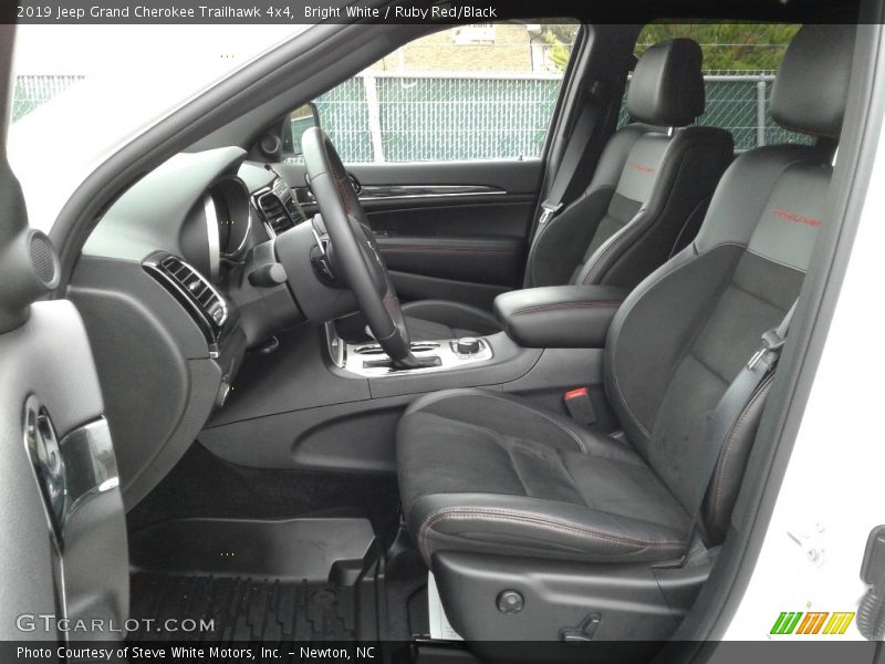 Bright White / Ruby Red/Black 2019 Jeep Grand Cherokee Trailhawk 4x4