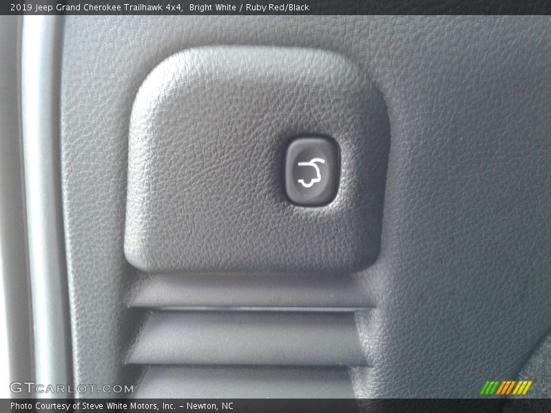 Bright White / Ruby Red/Black 2019 Jeep Grand Cherokee Trailhawk 4x4