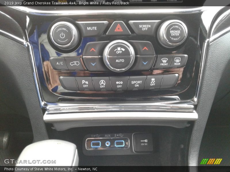 Bright White / Ruby Red/Black 2019 Jeep Grand Cherokee Trailhawk 4x4