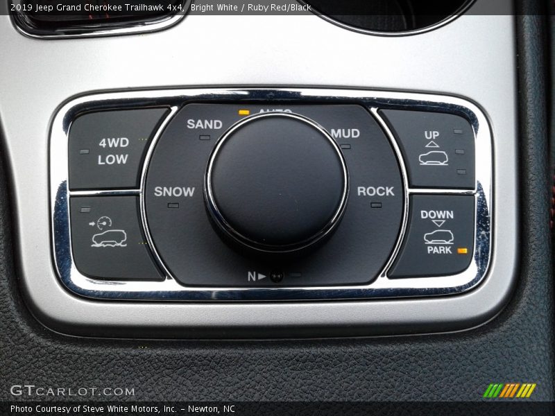 Bright White / Ruby Red/Black 2019 Jeep Grand Cherokee Trailhawk 4x4