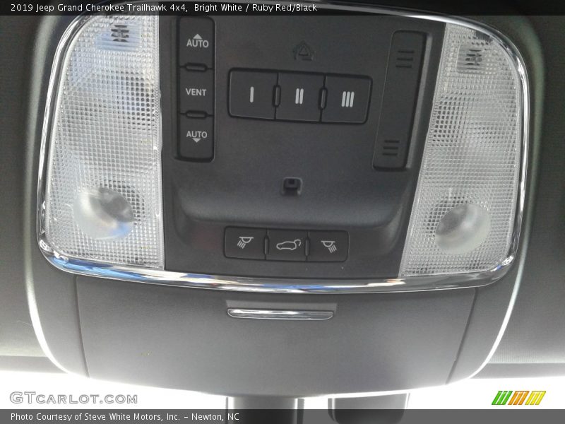 Bright White / Ruby Red/Black 2019 Jeep Grand Cherokee Trailhawk 4x4