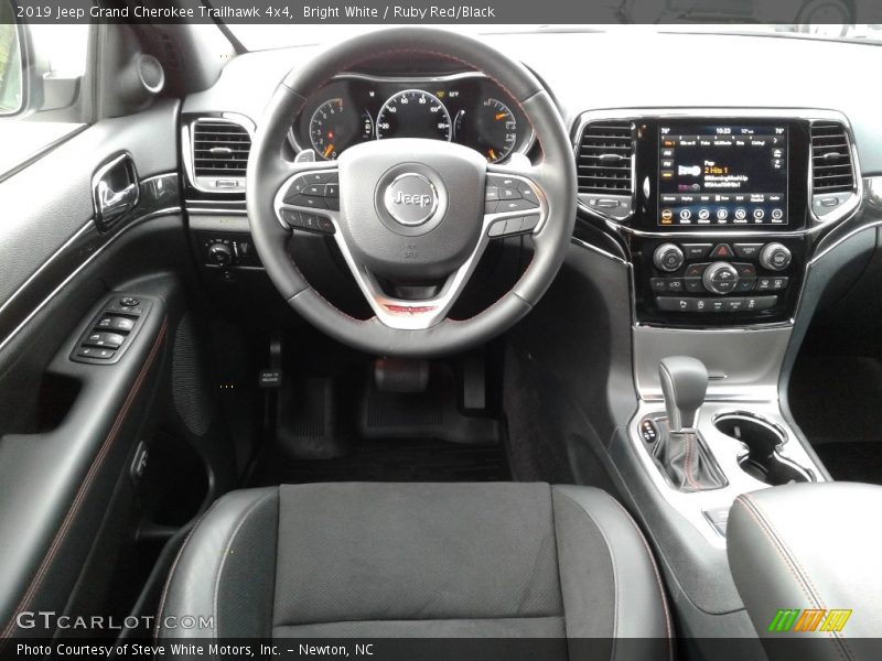 Bright White / Ruby Red/Black 2019 Jeep Grand Cherokee Trailhawk 4x4