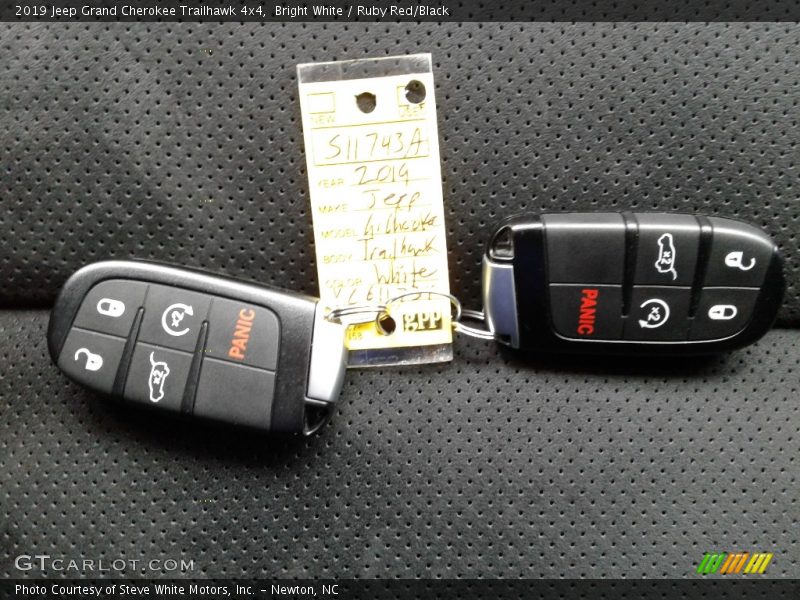 Bright White / Ruby Red/Black 2019 Jeep Grand Cherokee Trailhawk 4x4