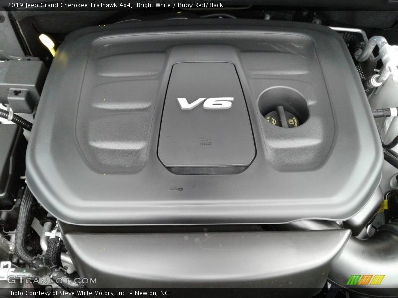 Bright White / Ruby Red/Black 2019 Jeep Grand Cherokee Trailhawk 4x4