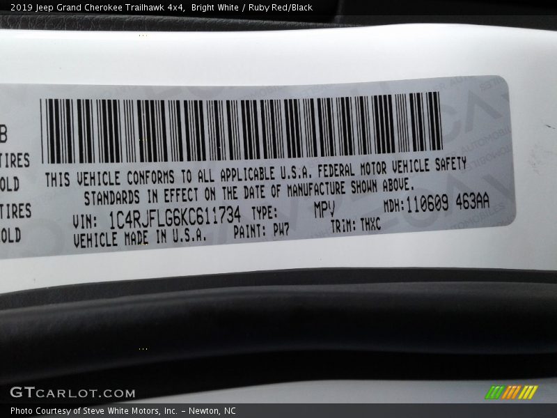 Bright White / Ruby Red/Black 2019 Jeep Grand Cherokee Trailhawk 4x4
