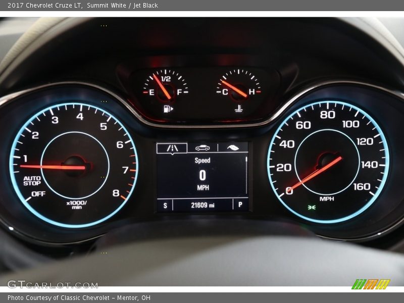 Summit White / Jet Black 2017 Chevrolet Cruze LT