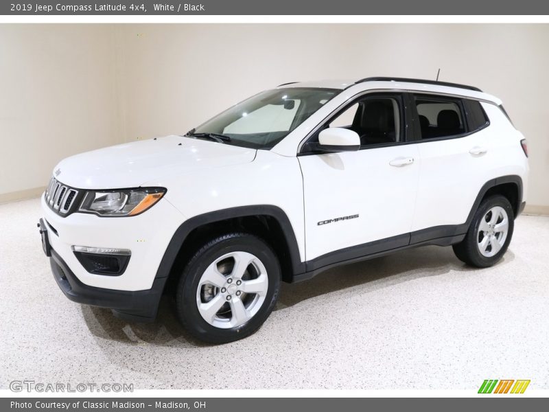 White / Black 2019 Jeep Compass Latitude 4x4